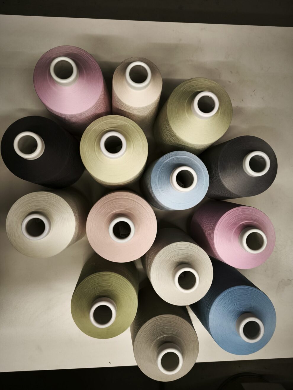 Bobbins of algadye yarn